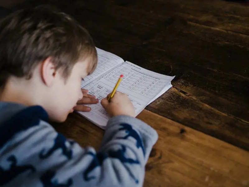 Scuola in miniatura per "liberare" i figli