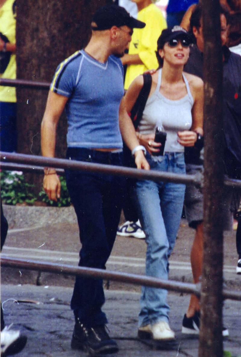 Alex Baroni e Giorgia paparazzati per strada (1998)