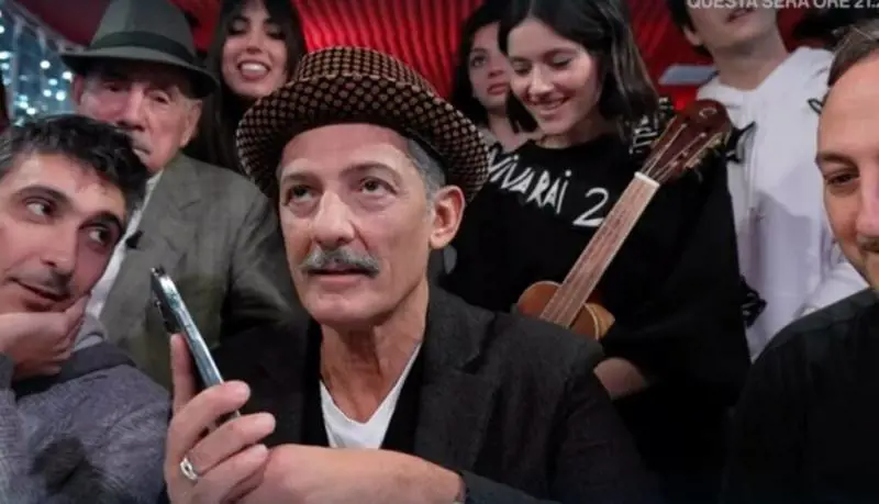 Più "Report", meno Bortone. Fiorello va "Indietro tutta"