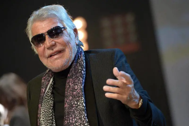 Roberto Cavalli, lo stilista dalle grandi passioni. Da Firenze ad Hollywood che impazziva per i suoi abiti animalier