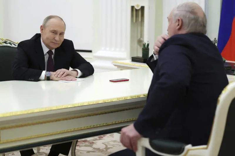 Pace, Mosca chiude. E il Belgio indaga sui soldi russi in Ue