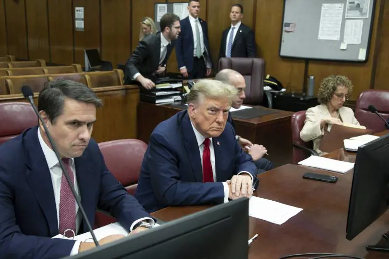 Trump in tribunale a New York: "Persecuzione politica"