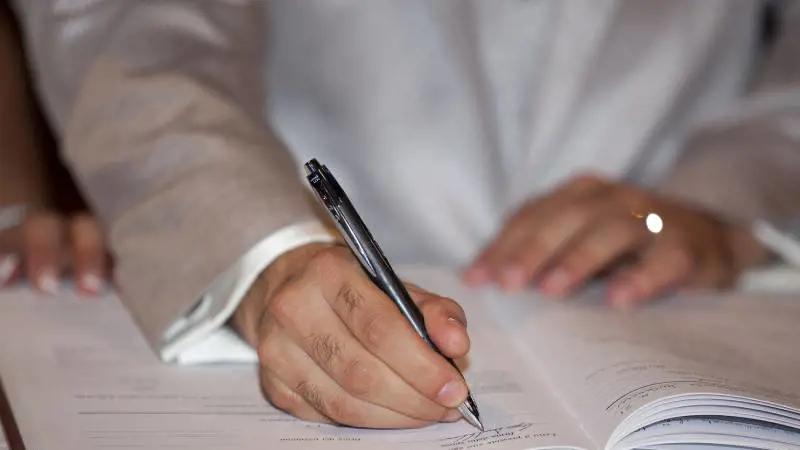 Successione, come scegliere tra testamento e donazione. Come si risparmia di più