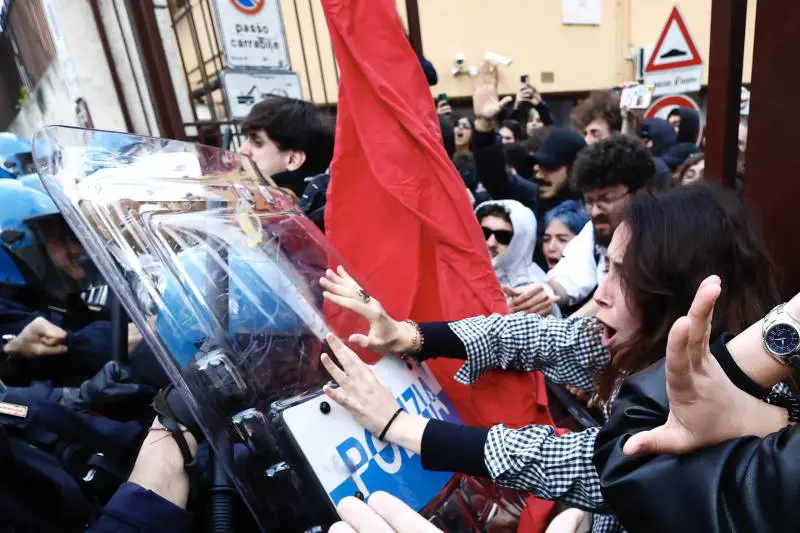 Roma, assalto degli studenti anti-Israele