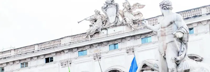 La consulta è libera solo se siede a sinistra