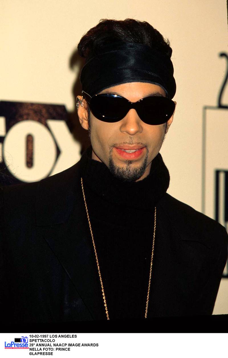 Prince agli Annual Naacp Image Awards a Los Angeles (1997)