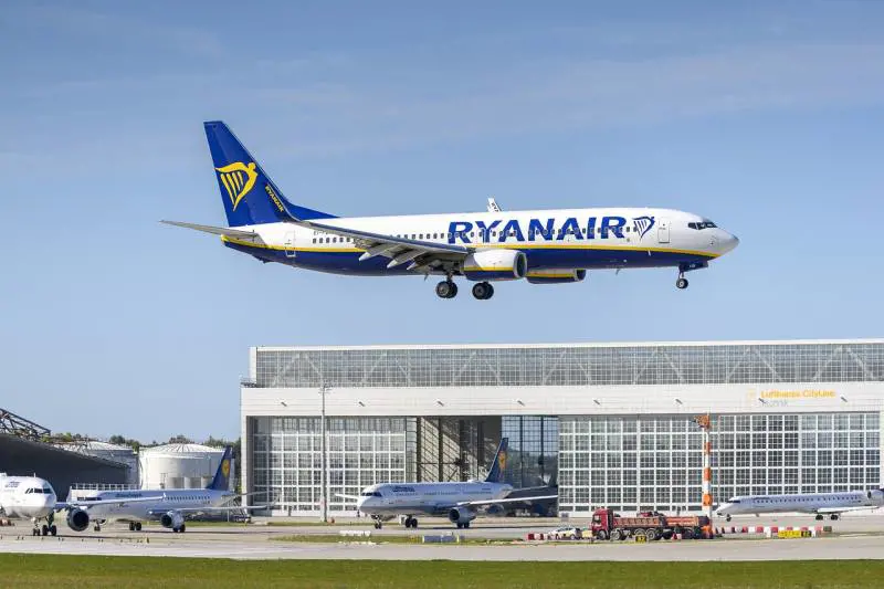 Malore in volo, 30enne muore a Caselle: giallo sulla scorta per l'ambulanza in pista