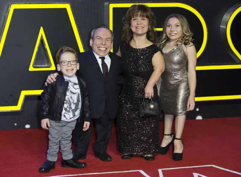 "Lascia un vuoto enorme". Morta la moglie di Warwick Davis star di Harry Potter