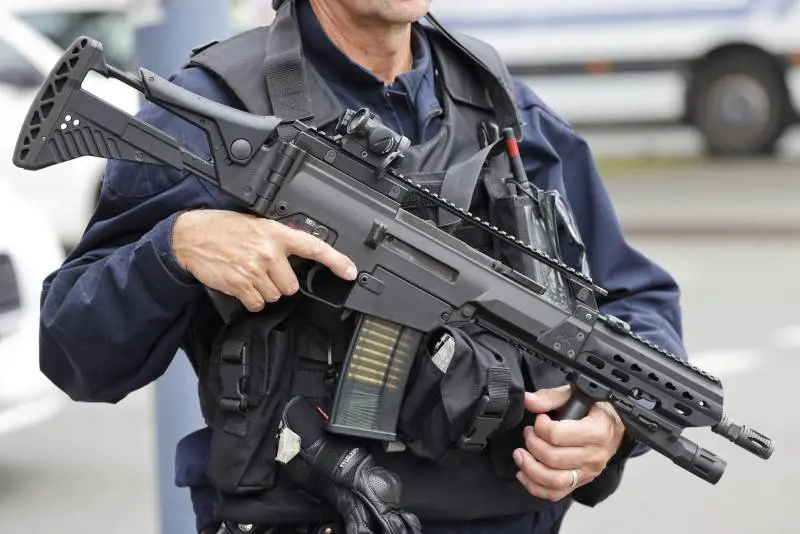 Orrore a Strasburgo: due bambine accoltellate davanti a scuola