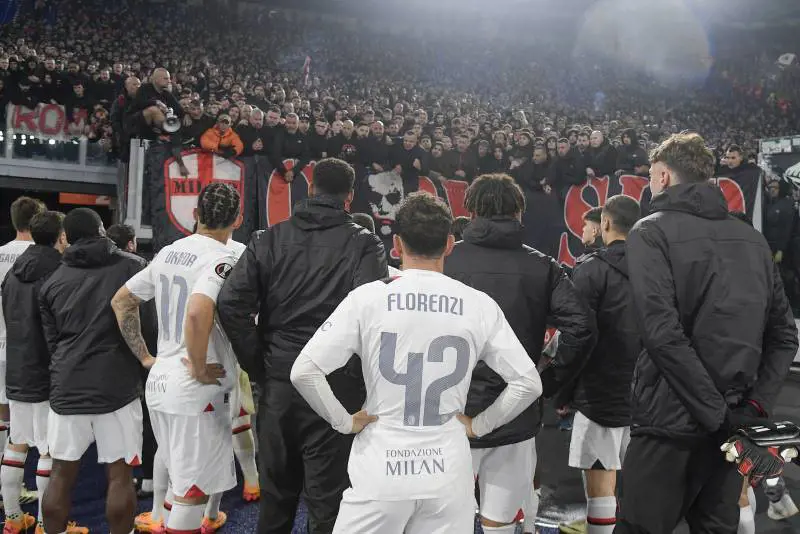 "Tirate fuori i cog...". Scatta la contestazione della Curva: cos'è successo dopo Roma-Milan