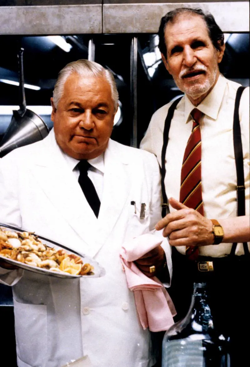 Ciccio Ingrassia con Paolo Villaggio nel film "Camerieri" (1995)