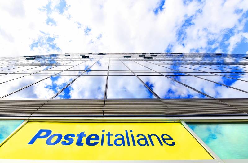 Poste Italiane, utile record oltre i 2 miliardi nel 2024