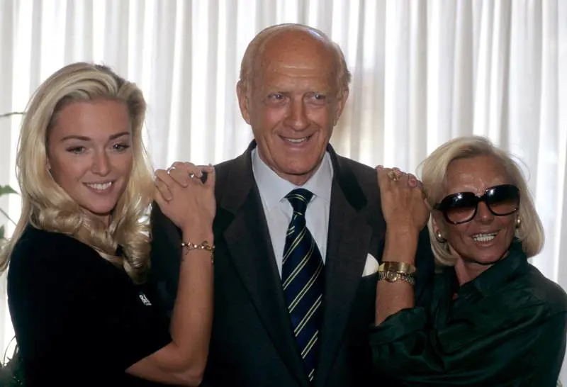 Raimondo Vianello con Sandra e Paola Barale in Cascina Vianello (1996)