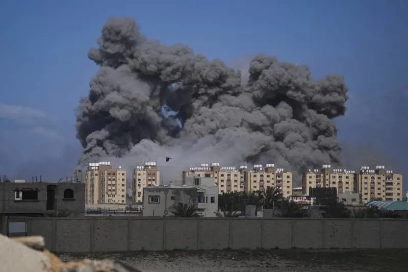 Tregua, Hamas apre e poi frena: "Sì solo se finisce la guerra". E attacca Netanyahu