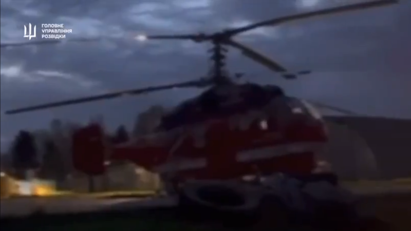 Il raid in aeroporto e l'elicottero distrutto: cosa succede in Russia