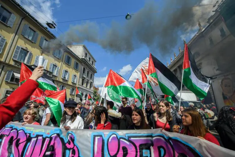 Arabi e baby gang coalizzati contro Israele