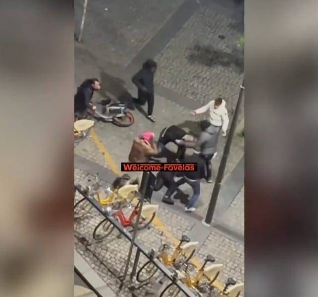 In dieci contro uno in pieno centro: pestaggio choc a Milano | Video