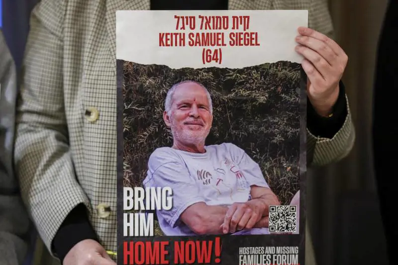 Video con due ostaggi, pressing su Israele