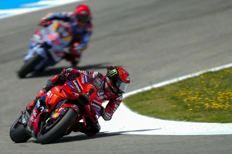 Rossi archiviato. Se due sorpassi valgono più di due mondiali