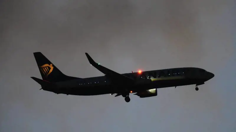Ryanair, si accende una spia in cabina. Aereo atterra a Brindisi, cosa è successo