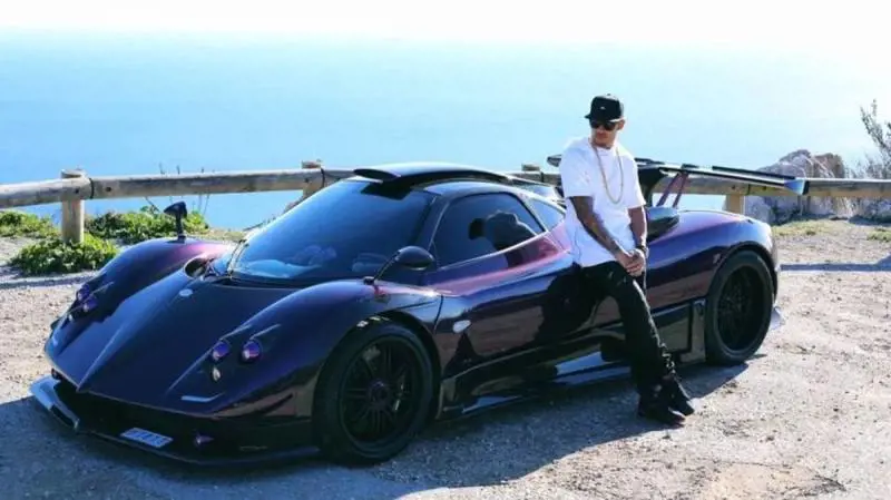 Lewis Hamilton e la Pagani Zonda LH44