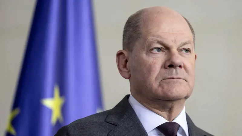 "Espulsione in Stati non sicuri". La stretta di Scholz sull'immigrazione dopo Solingen