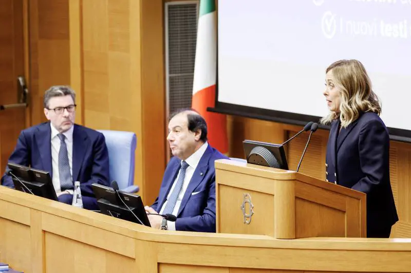 Bonus 100 euro e sgravi per chi assume: il Cdm approva le misure sul lavoro