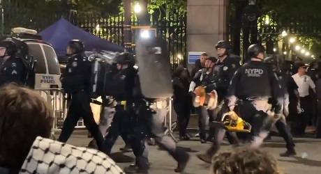 Usa, la polizia irrompe alla Columbia: università liberata, manifestanti pro Palestina arrestati