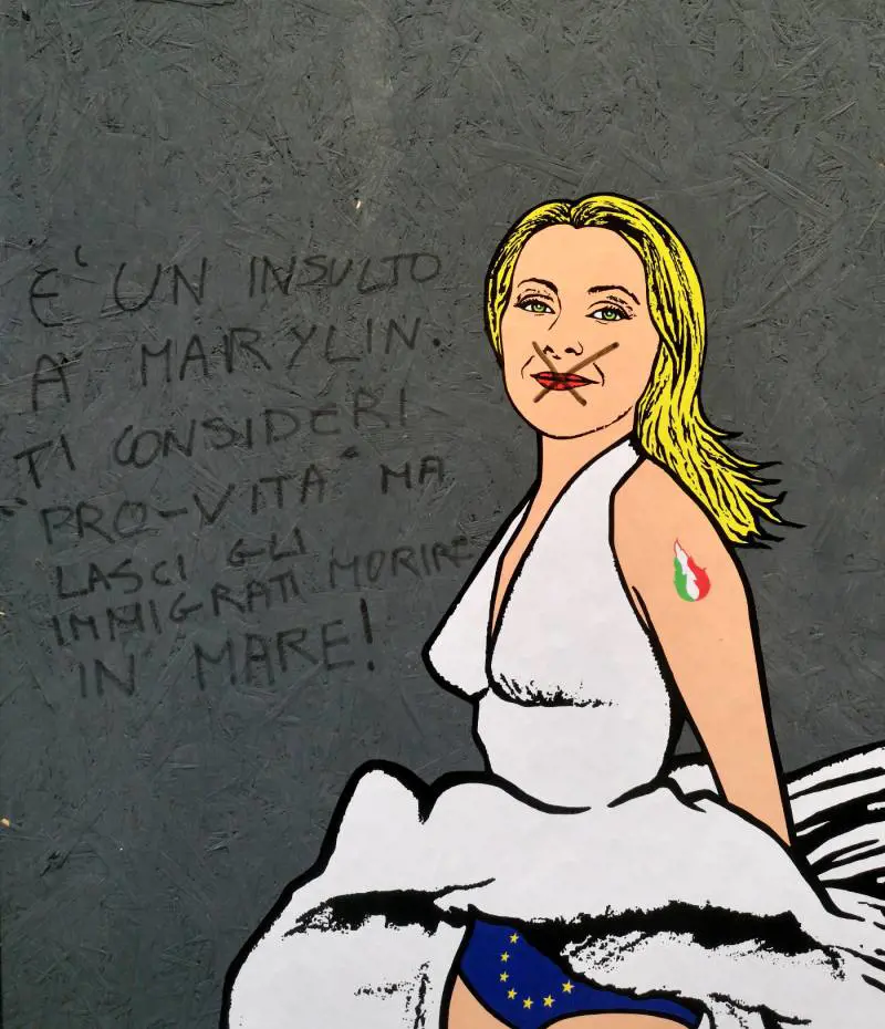 "Lasci morire gli immigrati in mare". Lo sfregio al murales su Meloni
