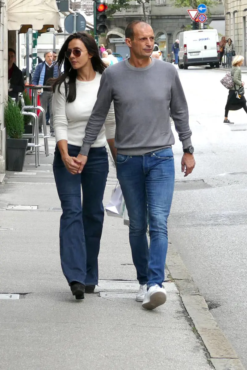 Ambra Angiolini e Massimiliano Allegri passeggiano a Trieste (2021)