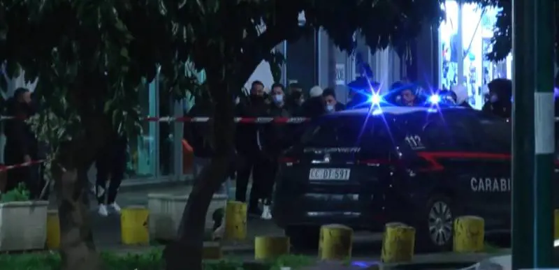 I tagli con le forbici e poi lo sfregio con l'acido: la violenza della donna sul 43enne a Udine