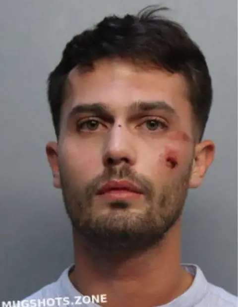 Miami, arresto violento. Choc in Italia
