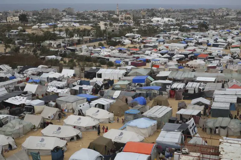 Evecuazione di 100 mila persone da Rafah. Onu: "Ordine disumano"