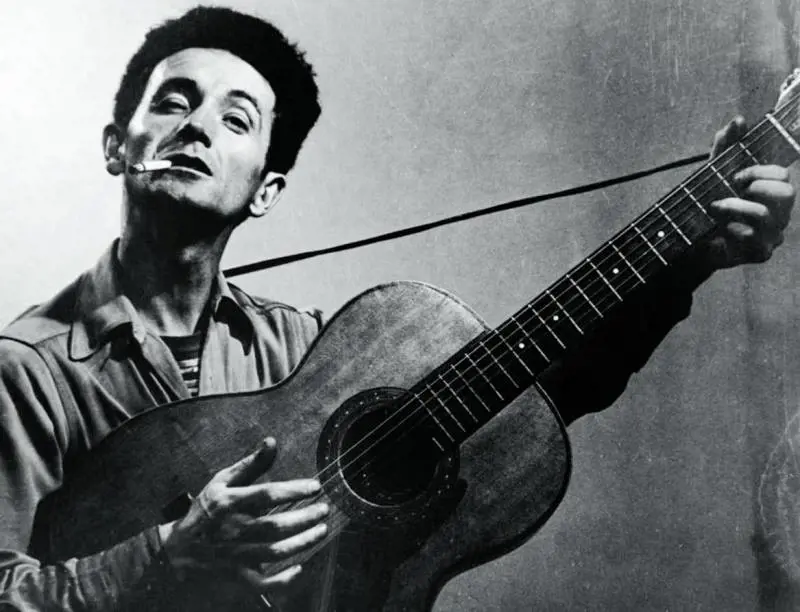 Questa terra è ancora la terra di Woody Guthrie