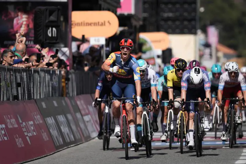Con il Giro d'Italia al posto di "Ore 14" la Rai si fa male da sola