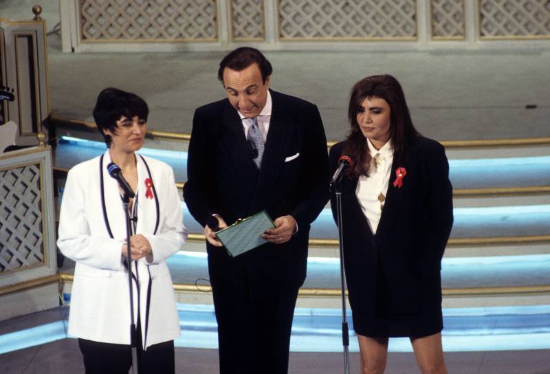 Loredana Bertè con la sorella Mia Martini e Pippo Baudo al Festival di Sanremo del 1993