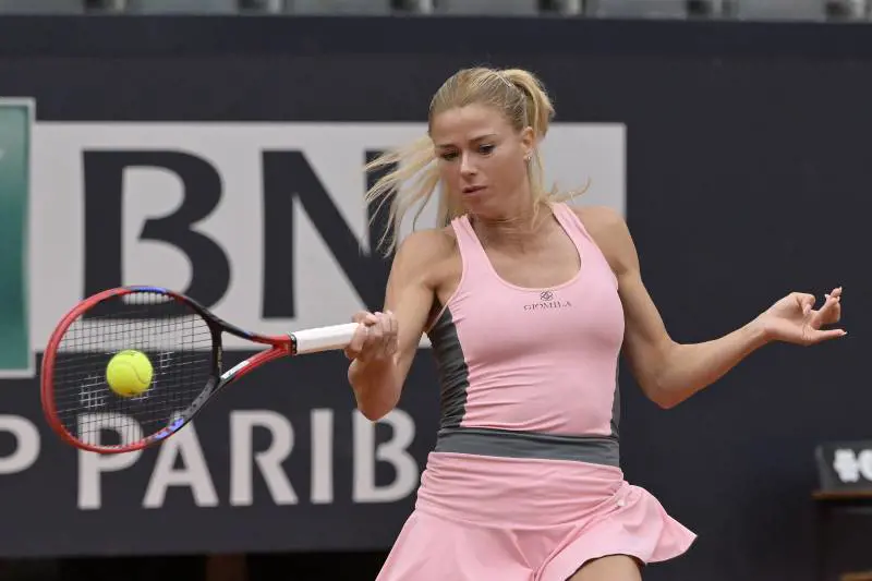 I cellulari staccati, la fuga, l'antidoping: il giallo del ritiro di Camila Giorgi