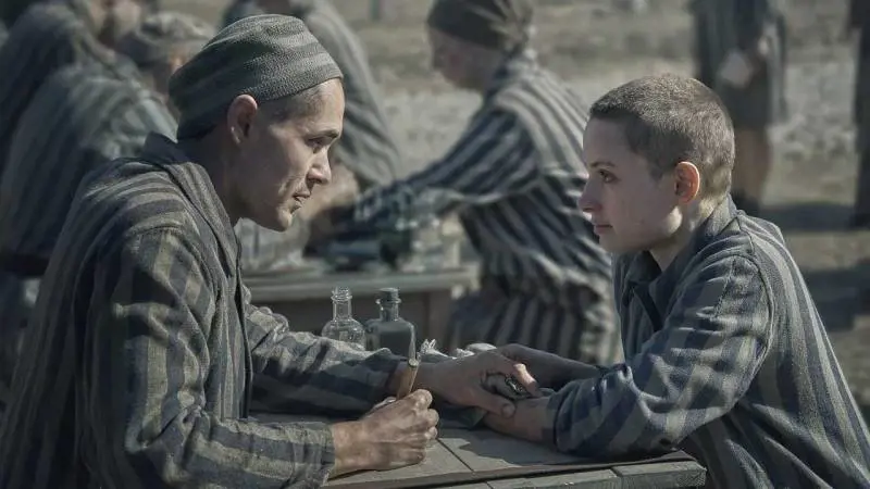 Il grande, doloroso impatto emotivo del "Tatuatore di Auschwitz"