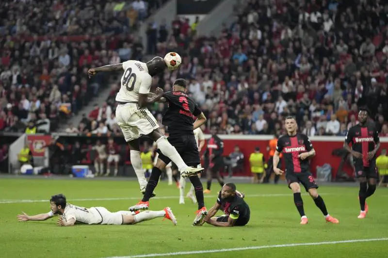 Bayer Leverkusen-Roma, le pagelle: pasticcio di Svilar e Mancini, Tah ingenuo