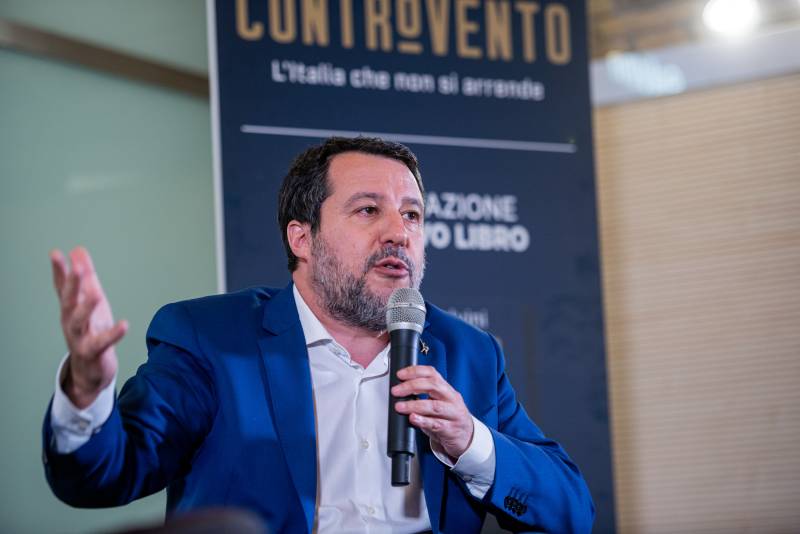 Boom di Salvini: il libro "Controvento" è il più venduto in Italia