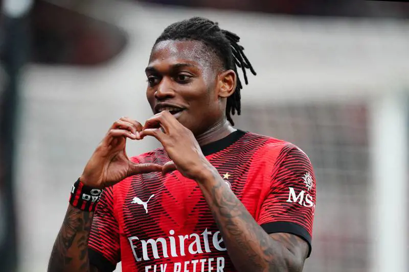 Offerta choc per Leao e i tifosi del Milan tremano: ecco chi offre 175 milioni