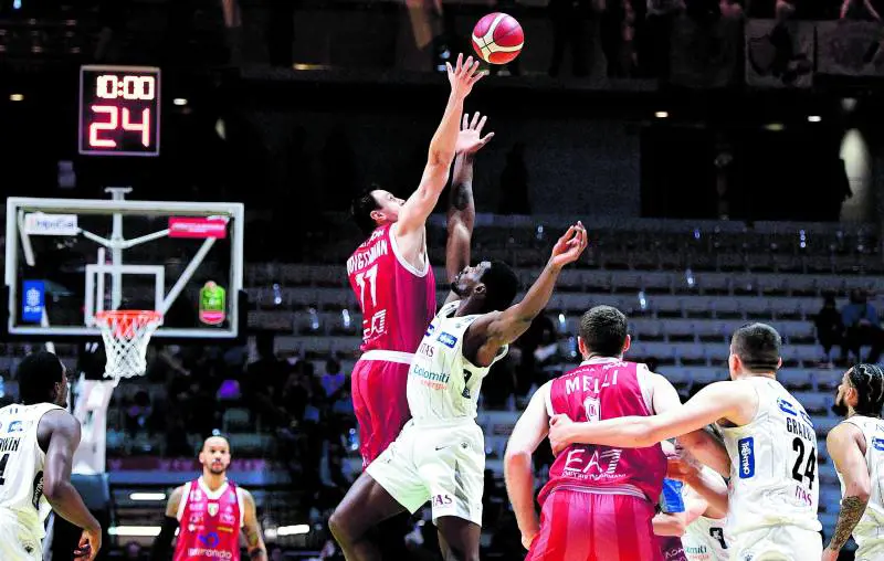 Olimpia beffata all'ultimo canestro: l'artiglio di Baldwin fa volare Trento