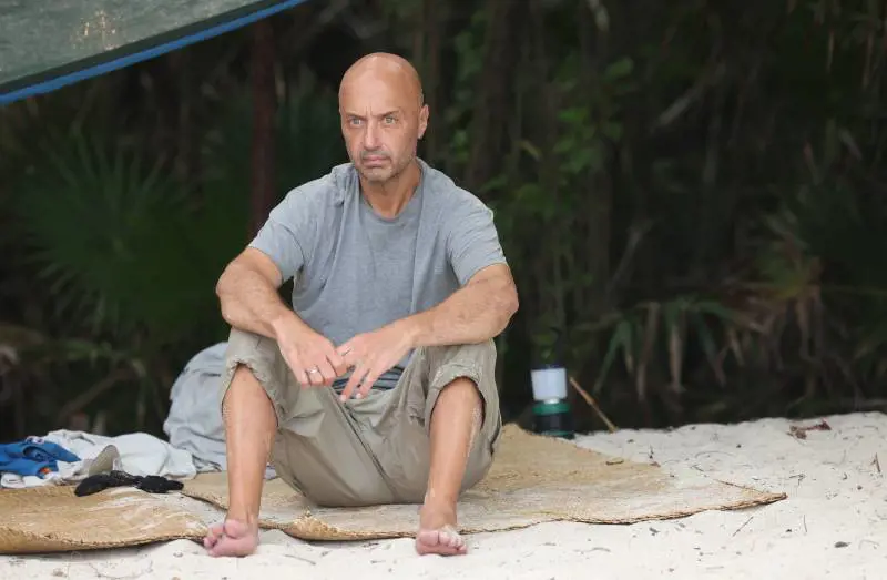 "Situazione pesante". Perché Joe Bastianich si è ritirato dall'Isola dei famosi