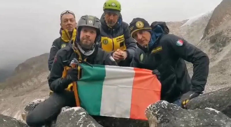 Missione della Guardia di Finanza in Bolivia: vetta di 5.310 metri rinominata "Cima Fiamme Gialle"