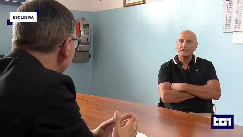 La Costituzione in Italia impedisce il carcere a vita: semilibertà in vista. E con il primo permesso la visita all'anziana mamma