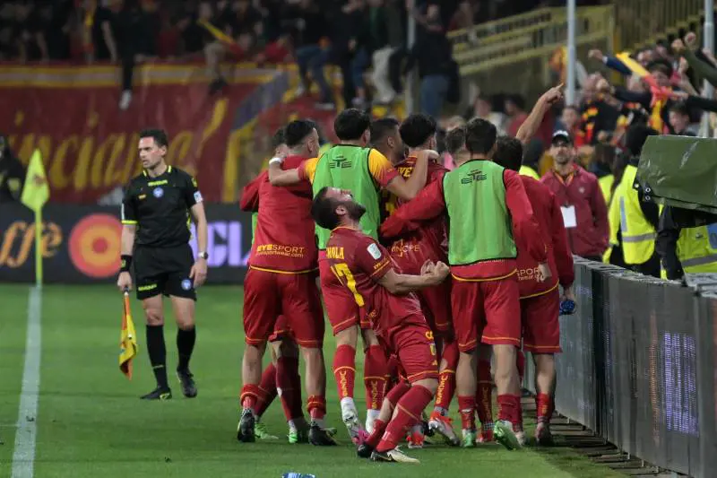 Serie B, il Catanzaro ribalta il Brescia e si regala un sogno: è 4-2 al Ceravolo