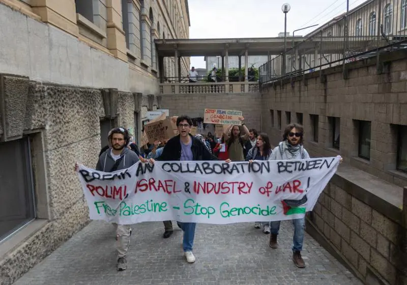 L'asse tra centri sociali e trans-femministe: tra Gaza e aborto in piazza solo idee confuse
