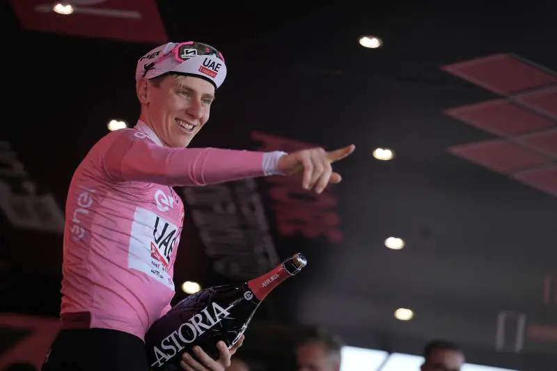 Tadej rende infinito un Giro finito