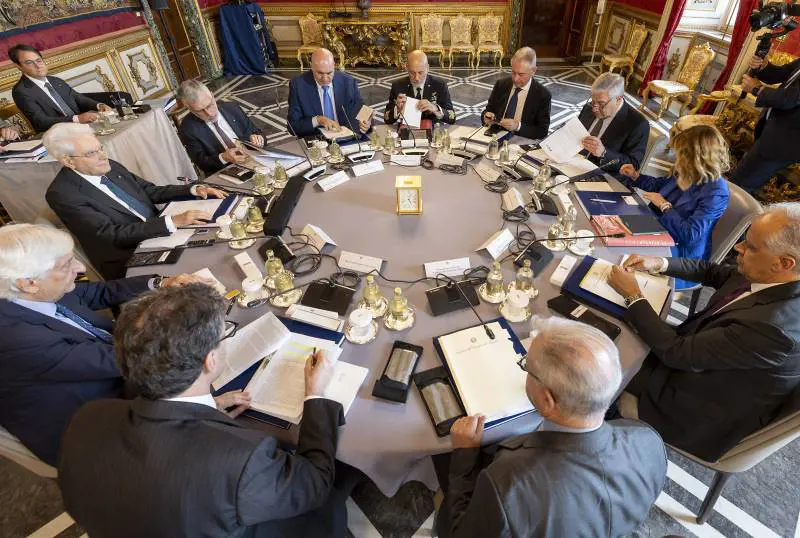 Mattarella convoca il Consiglio Supremo di Difesa