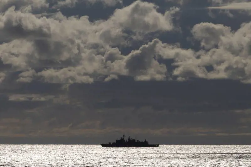 Alta tensione nel Baltico: nave russa spara razzi di segnalazione contro un elicottero tedesco